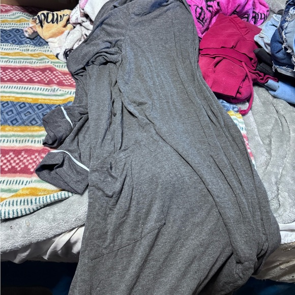 Female shirt/sweater set - Picture 6 of 7